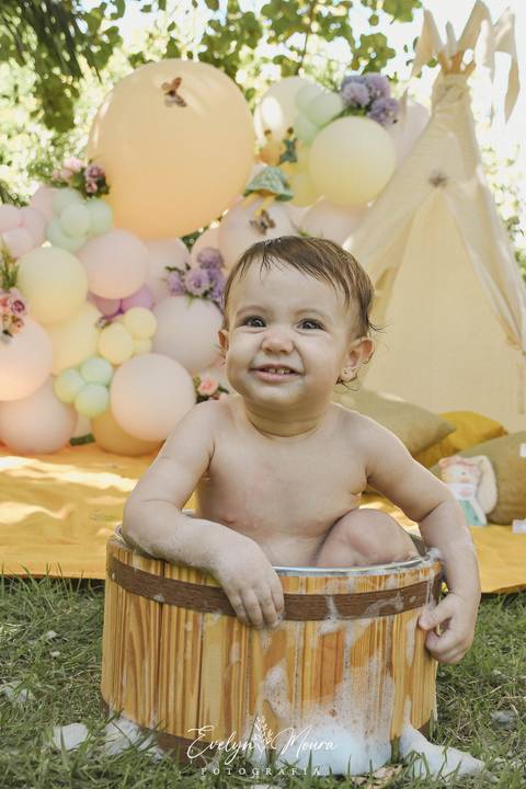 Ensaio de Acompanhamento de bebê. Evelyn Moura Fotografia. Fotógrafa em Niterói, Rio de Janeiro. Newborn. Festa infantil - Smash the cake - Smash the fruit - bebê - ensaio de 1 ano - viral - jardim encantado - festa de aniversário - floresta encantada '