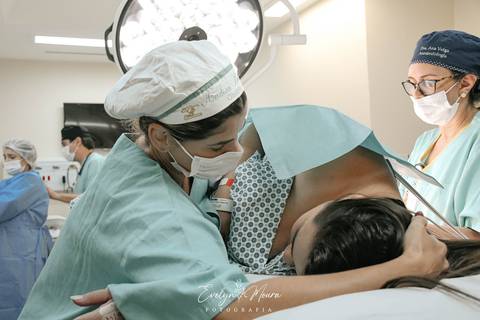 Fotografia de Parto - Newborn - Evelyn Moura Fotografia em Niterói, Rio de Janeiro - ensaio infantil - newborn de recém nascido - partos - parto em niteroi - registro de parto - maternidade são francisco - doce nascer - parto humanizado - andrea barbosa'