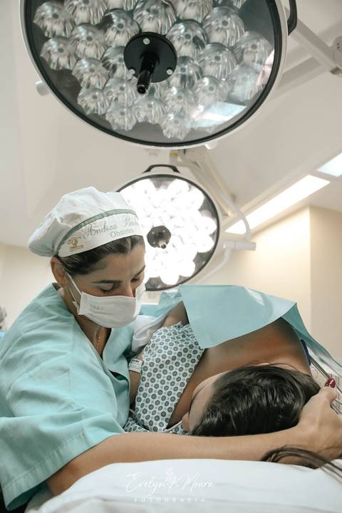 Fotografia de Parto - Newborn - Evelyn Moura Fotografia em Niterói, Rio de Janeiro - ensaio infantil - newborn de recém nascido - partos - parto em niteroi - registro de parto - maternidade são francisco - doce nascer - parto humanizado - andrea barbosa'