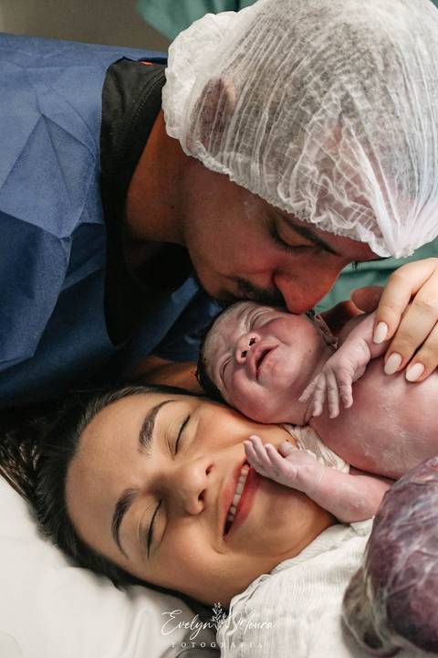 Fotografia de Parto - Newborn - Evelyn Moura Fotografia em Niterói, Rio de Janeiro - ensaio infantil - newborn de recém nascido - partos - parto em niteroi - registro de parto - maternidade são francisco - doce nascer - parto humanizado - andrea barbosa'