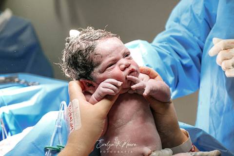 Fotografia de Parto - Newborn - Evelyn Moura Fotografia em Niterói, Rio de Janeiro - ensaio infantil - newborn de recém nascido - partos - parto em niteroi - registro de parto - maternidade são francisco - doce nascer - parto humanizado - andrea barbosa'