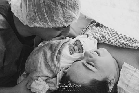 Fotografia de Parto - Newborn - Evelyn Moura Fotografia em Niterói, Rio de Janeiro - ensaio infantil - newborn de recém nascido - partos - parto em niteroi - registro de parto - maternidade são francisco - doce nascer - parto humanizado - andrea barbosa'