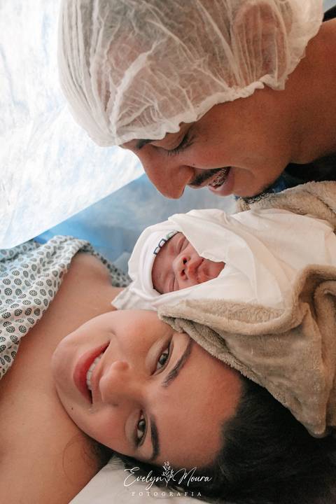 Fotografia de Parto - Newborn - Evelyn Moura Fotografia em Niterói, Rio de Janeiro - ensaio infantil - newborn de recém nascido - partos - parto em niteroi - registro de parto - maternidade são francisco - doce nascer - parto humanizado - andrea barbosa'