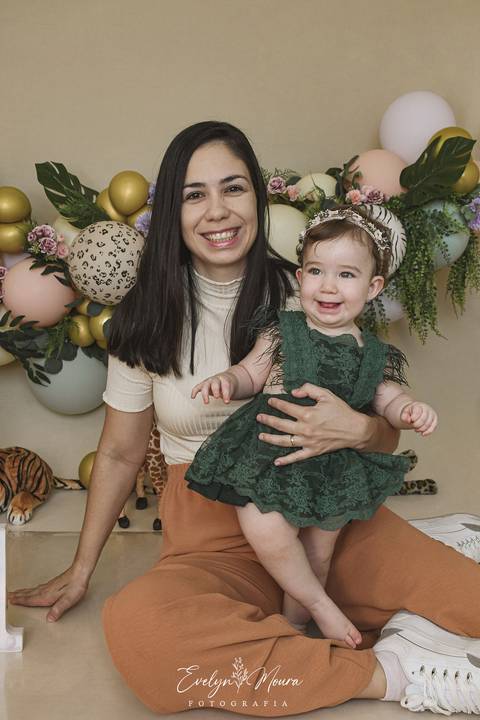 Ensaio de Acompanhamento de bebê. Evelyn Moura Fotografia. Fotógrafa em Niterói, Rio de Janeiro. Newborn. Festa infantil - Smash the cake - Smash the fruit - bebê - ensaio de 1 ano - viral - música - safari menina'