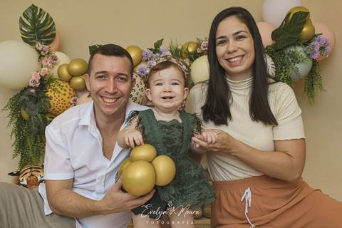 Ensaio de Acompanhamento de bebê. Evelyn Moura Fotografia. Fotógrafa em Niterói, Rio de Janeiro. Newborn. Festa infantil - Smash the cake - Smash the fruit - bebê - ensaio de 1 ano - viral - música - safari menina'