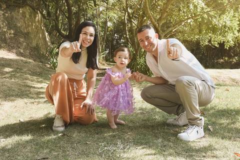 Ensaio de Acompanhamento de bebê. Evelyn Moura Fotografia. Fotógrafa em Niterói, Rio de Janeiro. Newborn. Festa infantil - Smash the cake - Smash the fruit - bebê - ensaio de 1 ano - viral - música - safari menina'