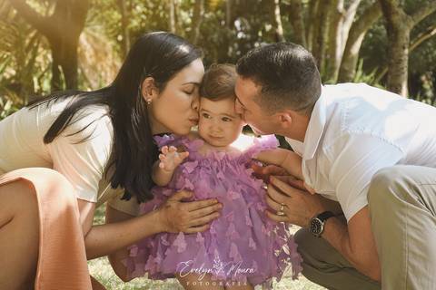Ensaio de Acompanhamento de bebê. Evelyn Moura Fotografia. Fotógrafa em Niterói, Rio de Janeiro. Newborn. Festa infantil - Smash the cake - Smash the fruit - bebê - ensaio de 1 ano - viral - música - safari menina'