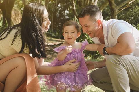 Ensaio de Acompanhamento de bebê. Evelyn Moura Fotografia. Fotógrafa em Niterói, Rio de Janeiro. Newborn. Festa infantil - Smash the cake - Smash the fruit - bebê - ensaio de 1 ano - viral - música - safari menina'