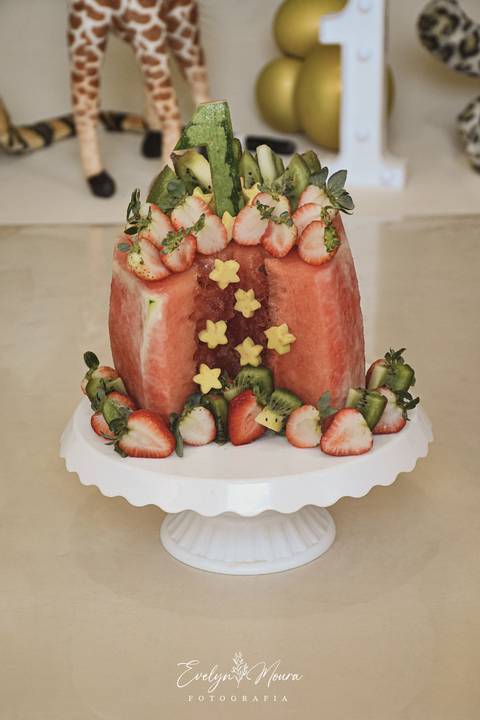 Ensaio de Acompanhamento de bebê. Evelyn Moura Fotografia. Fotógrafa em Niterói, Rio de Janeiro. Newborn. Festa infantil - Smash the cake - Smash the fruit - bebê - ensaio de 1 ano - viral - música - safari menina'