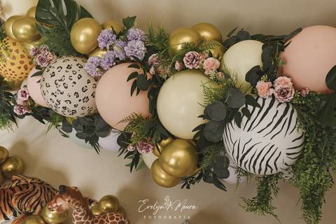 Ensaio de Acompanhamento de bebê. Evelyn Moura Fotografia. Fotógrafa em Niterói, Rio de Janeiro. Newborn. Festa infantil - Smash the cake - Smash the fruit - bebê - ensaio de 1 ano - viral - música - safari menina'