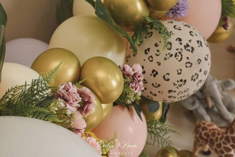 Ensaio de Acompanhamento de bebê. Evelyn Moura Fotografia. Fotógrafa em Niterói, Rio de Janeiro. Newborn. Festa infantil - Smash the cake - Smash the fruit - bebê - ensaio de 1 ano - viral - música - safari menina'