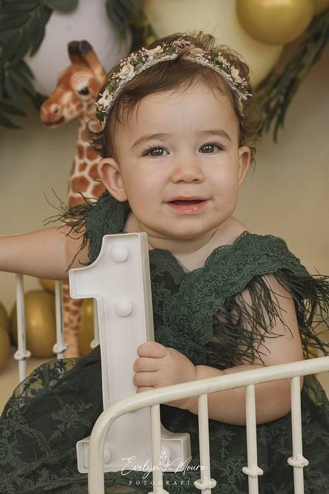 Ensaio de Acompanhamento de bebê. Evelyn Moura Fotografia. Fotógrafa em Niterói, Rio de Janeiro. Newborn. Festa infantil - Smash the cake - Smash the fruit - bebê - ensaio de 1 ano - viral - música - safari menina'
