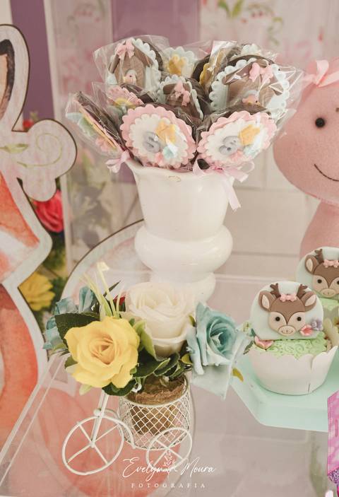 Festa Infantil - Evelyn Moura Fotografia - Fotografia em Niterói, Rio de Janeiro - casa de festa - decoração - decoração de festa - festa colorida- docinhos - bolo - criança - festa linda - floresta encantad  - casa de festa - festa em niterói '