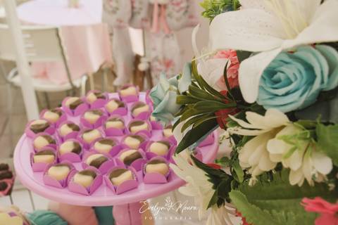 Festa Infantil - Evelyn Moura Fotografia - Fotografia em Niterói, Rio de Janeiro - casa de festa - decoração - decoração de festa - festa colorida- docinhos - bolo - criança - festa linda - floresta encantad  - casa de festa - festa em niterói '