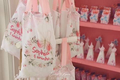 Festa Infantil - Evelyn Moura Fotografia - Fotografia em Niterói, Rio de Janeiro - casa de festa - decoração - decoração de festa - festa colorida- docinhos - bolo - criança - festa linda - floresta encantad  - casa de festa - festa em niterói '