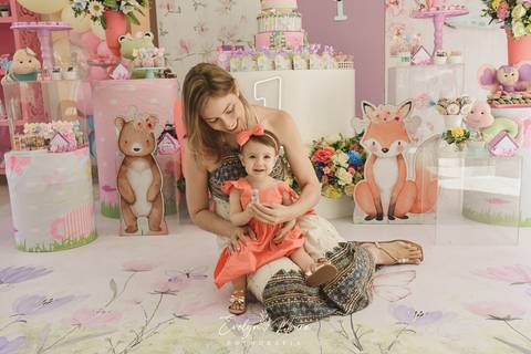 Festa Infantil - Evelyn Moura Fotografia - Fotografia em Niterói, Rio de Janeiro - casa de festa - decoração - decoração de festa - festa colorida- docinhos - bolo - criança - festa linda - floresta encantad  - casa de festa - festa em niterói '