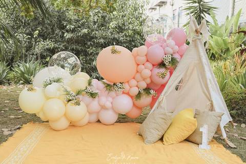 Ensaio de Acompanhamento de bebê. Evelyn Moura Fotografia. Fotógrafa em Niterói, Rio de Janeiro. Newborn. Festa infantil - Smash the cake - Smash the fruit - bebê - ensaio de 1 ano - viral - tema margarida - tema abelhinha '