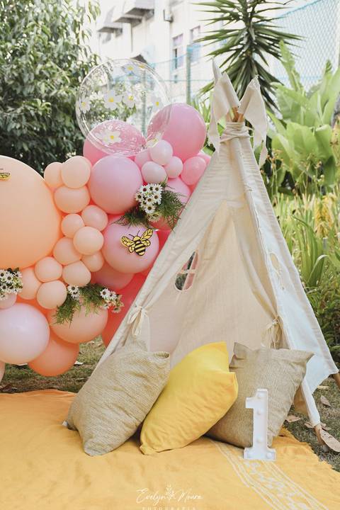 Ensaio de Acompanhamento de bebê. Evelyn Moura Fotografia. Fotógrafa em Niterói, Rio de Janeiro. Newborn. Festa infantil - Smash the cake - Smash the fruit - bebê - ensaio de 1 ano - viral - tema margarida - tema abelhinha '