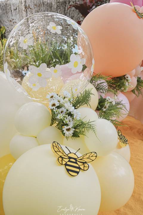 Ensaio de Acompanhamento de bebê. Evelyn Moura Fotografia. Fotógrafa em Niterói, Rio de Janeiro. Newborn. Festa infantil - Smash the cake - Smash the fruit - bebê - ensaio de 1 ano - viral - tema margarida - tema abelhinha '