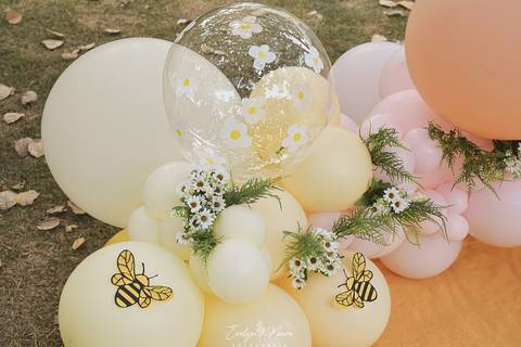 Ensaio de Acompanhamento de bebê. Evelyn Moura Fotografia. Fotógrafa em Niterói, Rio de Janeiro. Newborn. Festa infantil - Smash the cake - Smash the fruit - bebê - ensaio de 1 ano - viral - tema margarida - tema abelhinha '