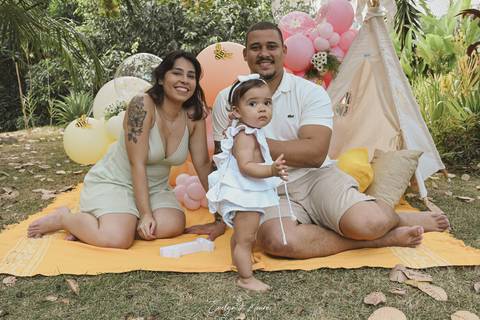 Ensaio de Acompanhamento de bebê. Evelyn Moura Fotografia. Fotógrafa em Niterói, Rio de Janeiro. Newborn. Festa infantil - Smash the cake - Smash the fruit - bebê - ensaio de 1 ano - viral - tema margarida - tema abelhinha '