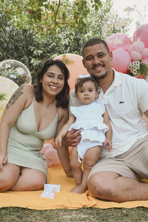 Ensaio de Acompanhamento de bebê. Evelyn Moura Fotografia. Fotógrafa em Niterói, Rio de Janeiro. Newborn. Festa infantil - Smash the cake - Smash the fruit - bebê - ensaio de 1 ano - viral - tema margarida - tema abelhinha '