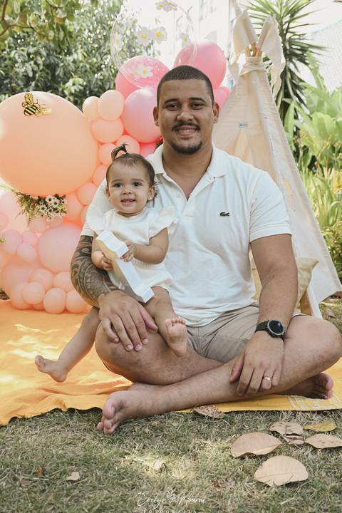 Ensaio de Acompanhamento de bebê. Evelyn Moura Fotografia. Fotógrafa em Niterói, Rio de Janeiro. Newborn. Festa infantil - Smash the cake - Smash the fruit - bebê - ensaio de 1 ano - viral - tema margarida - tema abelhinha '