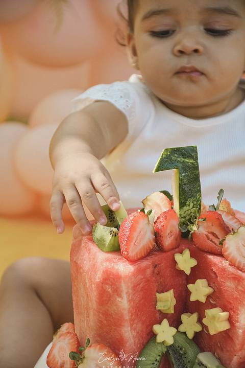 Ensaio de Acompanhamento de bebê. Evelyn Moura Fotografia. Fotógrafa em Niterói, Rio de Janeiro. Newborn. Festa infantil - Smash the cake - Smash the fruit - bebê - ensaio de 1 ano - viral - tema margarida - tema abelhinha '
