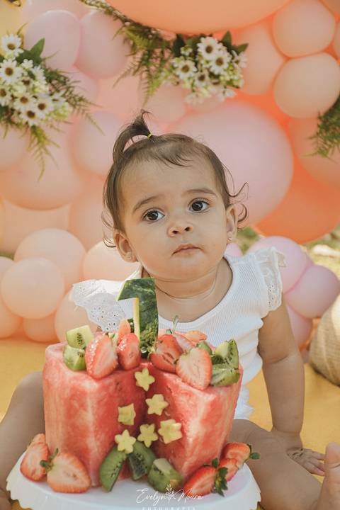 Ensaio de Acompanhamento de bebê. Evelyn Moura Fotografia. Fotógrafa em Niterói, Rio de Janeiro. Newborn. Festa infantil - Smash the cake - Smash the fruit - bebê - ensaio de 1 ano - viral - tema margarida - tema abelhinha '