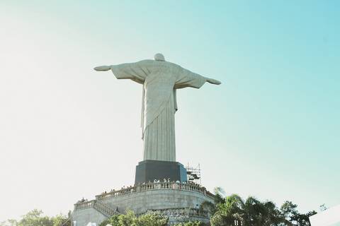 Batizado no Cristo Redentor no Rio de Janeiro - Rio de janeiro - cristo redentor - batizado - batizado religioso - fotografia de batizado - fotografa de batizado - turista - carioca - batizado de bebê'
