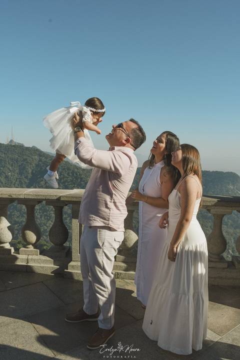 Batizado no Cristo Redentor no Rio de Janeiro - Rio de janeiro - cristo redentor - batizado - batizado religioso - fotografia de batizado - fotografa de batizado - turista - carioca - batizado de bebê'