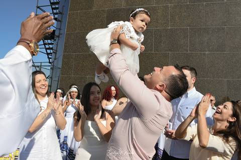 Batizado no Cristo Redentor no Rio de Janeiro - Rio de janeiro - cristo redentor - batizado - batizado religioso - fotografia de batizado - fotografa de batizado - turista - carioca - batizado de bebê'
