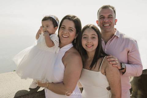 Batizado no Cristo Redentor no Rio de Janeiro - Rio de janeiro - cristo redentor - batizado - batizado religioso - fotografia de batizado - fotografa de batizado - turista - carioca - batizado de bebê'