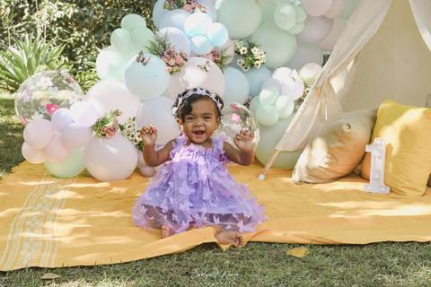Ensaio de Acompanhamento de bebê. Evelyn Moura Fotografia. Fotógrafa em Niterói, Rio de Janeiro. Newborn. Festa infantil - Smash the cake - Smash the fruit - bebê - ensaio de 1 ano - viral - tema margarida - tema floresta encantada'