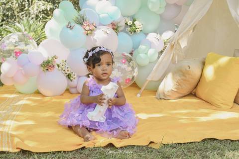 Ensaio de Acompanhamento de bebê. Evelyn Moura Fotografia. Fotógrafa em Niterói, Rio de Janeiro. Newborn. Festa infantil - Smash the cake - Smash the fruit - bebê - ensaio de 1 ano - viral - tema margarida - tema floresta encantada'
