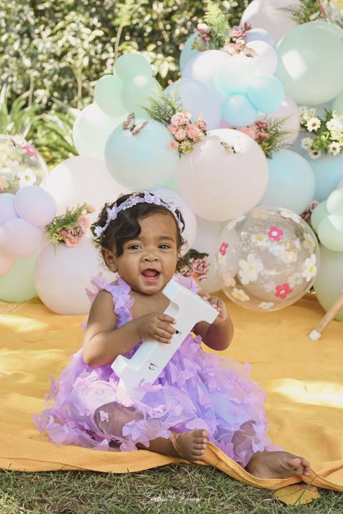 Ensaio de Acompanhamento de bebê. Evelyn Moura Fotografia. Fotógrafa em Niterói, Rio de Janeiro. Newborn. Festa infantil - Smash the cake - Smash the fruit - bebê - ensaio de 1 ano - viral - tema margarida - tema floresta encantada'