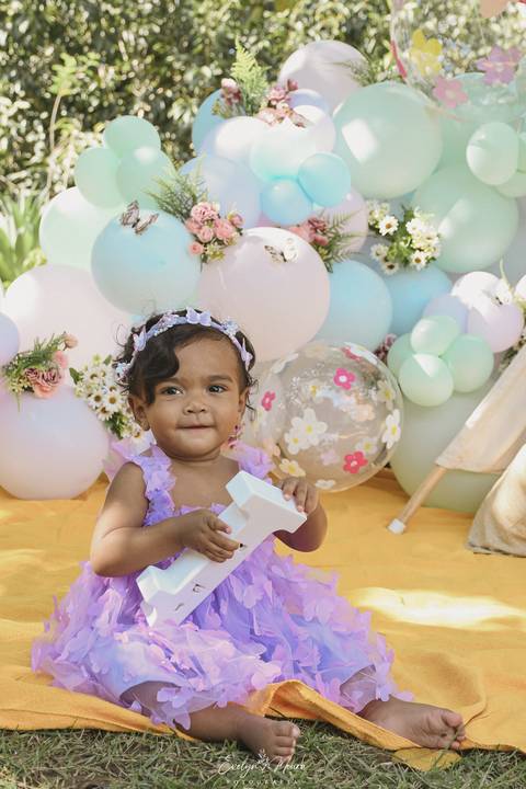 Ensaio de Acompanhamento de bebê. Evelyn Moura Fotografia. Fotógrafa em Niterói, Rio de Janeiro. Newborn. Festa infantil - Smash the cake - Smash the fruit - bebê - ensaio de 1 ano - viral - tema margarida - tema floresta encantada'