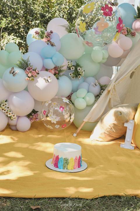 Ensaio de Acompanhamento de bebê. Evelyn Moura Fotografia. Fotógrafa em Niterói, Rio de Janeiro. Newborn. Festa infantil - Smash the cake - Smash the fruit - bebê - ensaio de 1 ano - viral - tema margarida - tema floresta encantada'