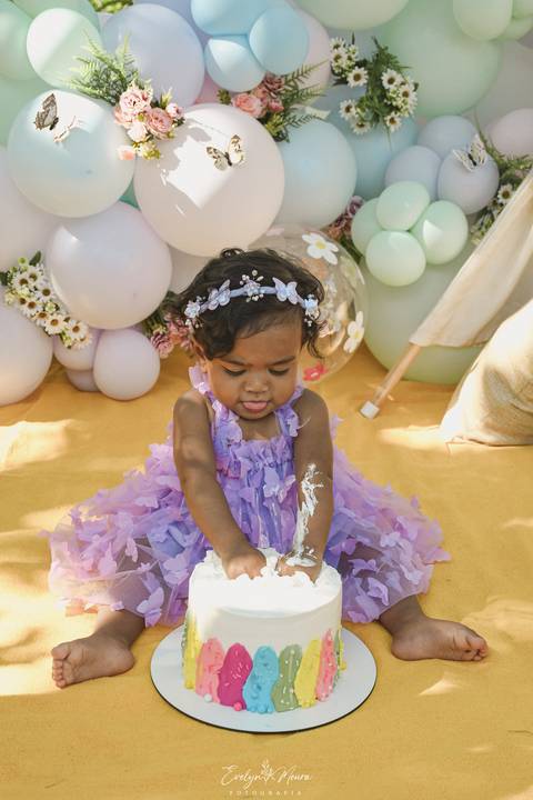 Ensaio de Acompanhamento de bebê. Evelyn Moura Fotografia. Fotógrafa em Niterói, Rio de Janeiro. Newborn. Festa infantil - Smash the cake - Smash the fruit - bebê - ensaio de 1 ano - viral - tema margarida - tema floresta encantada'