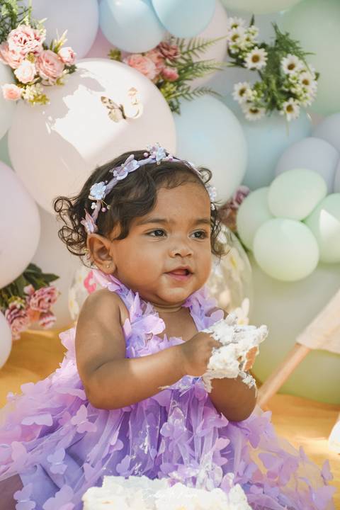 Ensaio de Acompanhamento de bebê. Evelyn Moura Fotografia. Fotógrafa em Niterói, Rio de Janeiro. Newborn. Festa infantil - Smash the cake - Smash the fruit - bebê - ensaio de 1 ano - viral - tema margarida - tema floresta encantada'