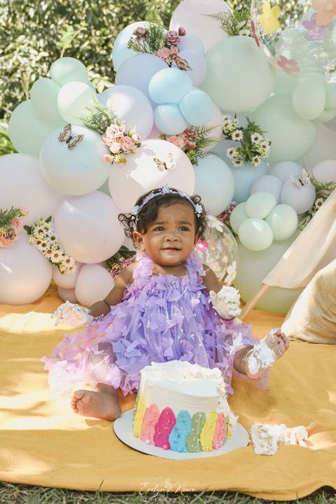 Ensaio de Acompanhamento de bebê. Evelyn Moura Fotografia. Fotógrafa em Niterói, Rio de Janeiro. Newborn. Festa infantil - Smash the cake - Smash the fruit - bebê - ensaio de 1 ano - viral - tema margarida - tema floresta encantada'