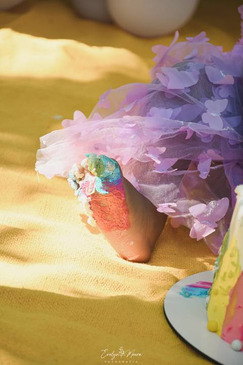 Ensaio de Acompanhamento de bebê. Evelyn Moura Fotografia. Fotógrafa em Niterói, Rio de Janeiro. Newborn. Festa infantil - Smash the cake - Smash the fruit - bebê - ensaio de 1 ano - viral - tema margarida - tema floresta encantada'