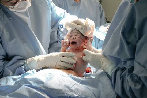 Fotografia de Parto - Newborn - Evelyn Moura Fotografia em Niterói, Rio de Janeiro - ensaio infantil - newborn de recém nascido - partos - parto em niteroi - registro de parto - maternidade são francisco - doce nascer - parto humanizado - andrea barbosa '