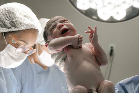 Fotografia de Parto - Newborn - Evelyn Moura Fotografia em Niterói, Rio de Janeiro - ensaio infantil - newborn de recém nascido - partos - parto em niteroi - registro de parto - maternidade são francisco - doce nascer - parto humanizado - andrea barbosa '