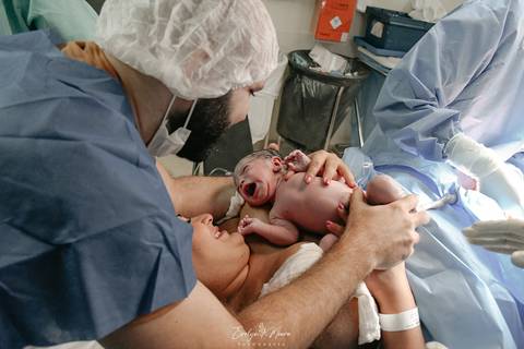 Fotografia de Parto - Newborn - Evelyn Moura Fotografia em Niterói, Rio de Janeiro - ensaio infantil - newborn de recém nascido - partos - parto em niteroi - registro de parto - maternidade são francisco - doce nascer - parto humanizado - andrea barbosa '