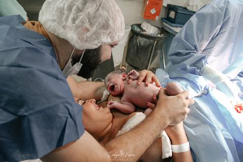 Fotografia de Parto - Newborn - Evelyn Moura Fotografia em Niterói, Rio de Janeiro - ensaio infantil - newborn de recém nascido - partos - parto em niteroi - registro de parto - maternidade são francisco - doce nascer - parto humanizado - andrea barbosa '