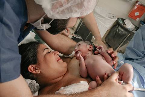 Fotografia de Parto - Newborn - Evelyn Moura Fotografia em Niterói, Rio de Janeiro - ensaio infantil - newborn de recém nascido - partos - parto em niteroi - registro de parto - maternidade são francisco - doce nascer - parto humanizado - andrea barbosa '