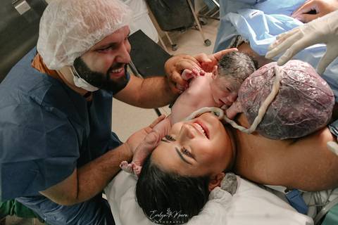 Fotografia de Parto - Newborn - Evelyn Moura Fotografia em Niterói, Rio de Janeiro - ensaio infantil - newborn de recém nascido - partos - parto em niteroi - registro de parto - maternidade são francisco - doce nascer - parto humanizado - andrea barbosa '