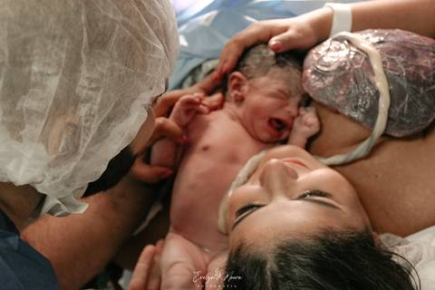Fotografia de Parto - Newborn - Evelyn Moura Fotografia em Niterói, Rio de Janeiro - ensaio infantil - newborn de recém nascido - partos - parto em niteroi - registro de parto - maternidade são francisco - doce nascer - parto humanizado - andrea barbosa '