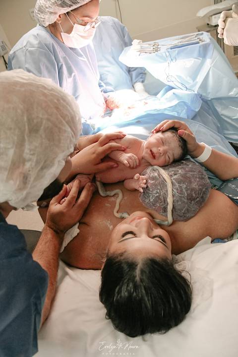 Fotografia de Parto - Newborn - Evelyn Moura Fotografia em Niterói, Rio de Janeiro - ensaio infantil - newborn de recém nascido - partos - parto em niteroi - registro de parto - maternidade são francisco - doce nascer - parto humanizado - andrea barbosa '
